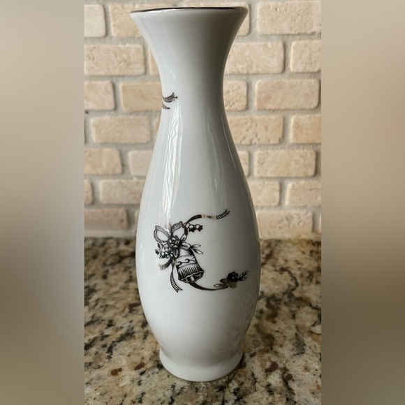 Vintage Lefton China 25th Anniversary Vase - Picture 5 of 7
